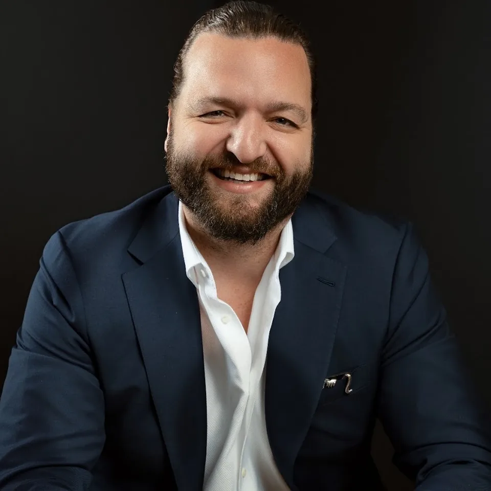 Portrait of Derek Kamm